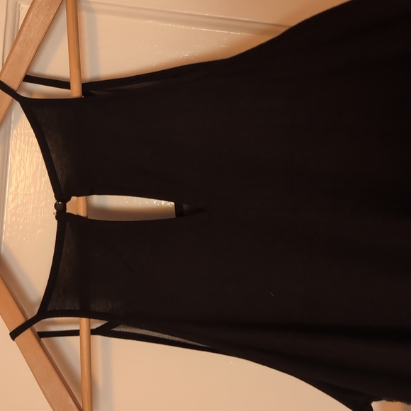 Sleeveless Sequins Top - Picture 2 of 6